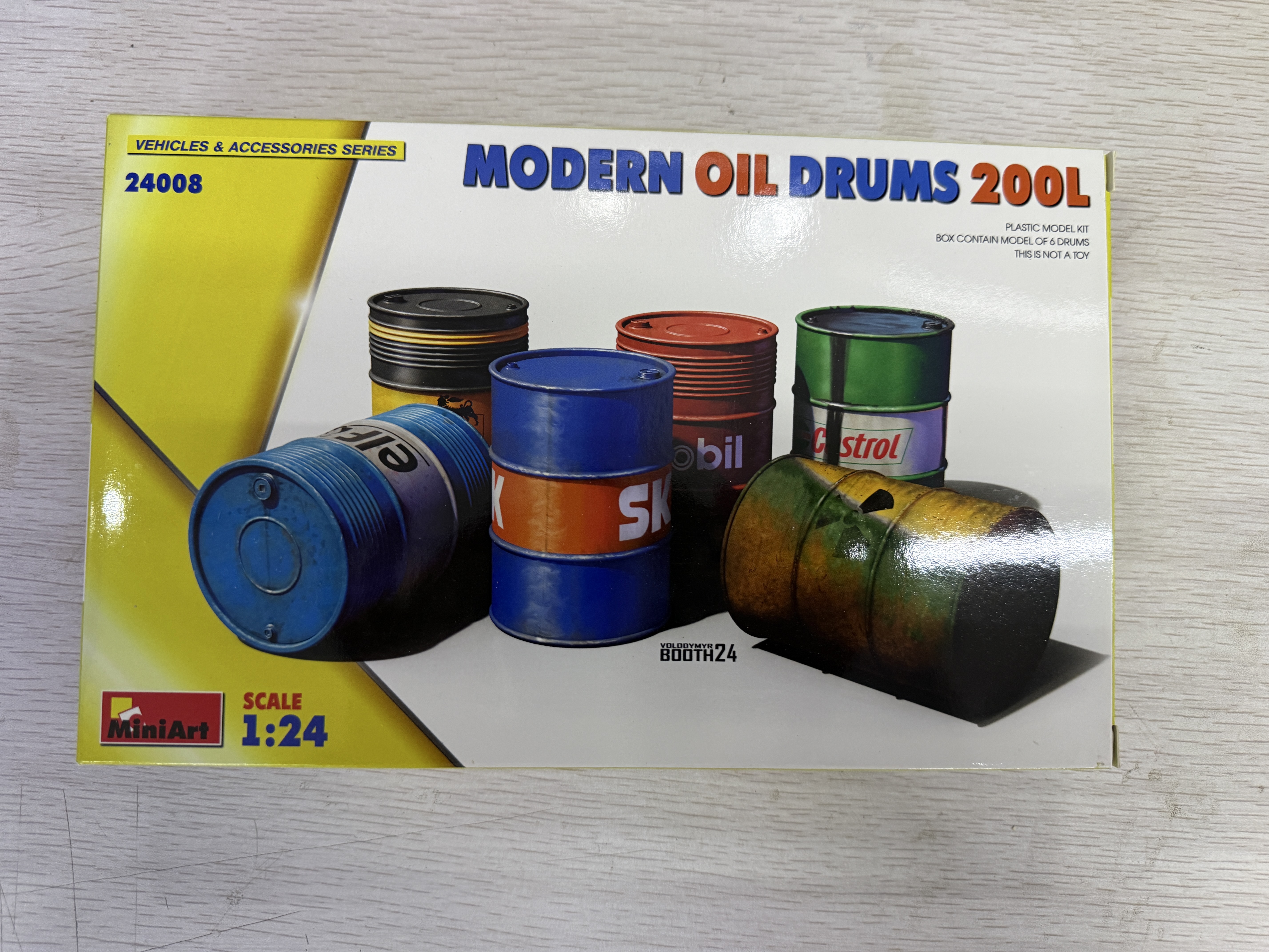 Model Kit Glue - MiniArt 24008 1/24 Plastic Assembly Model