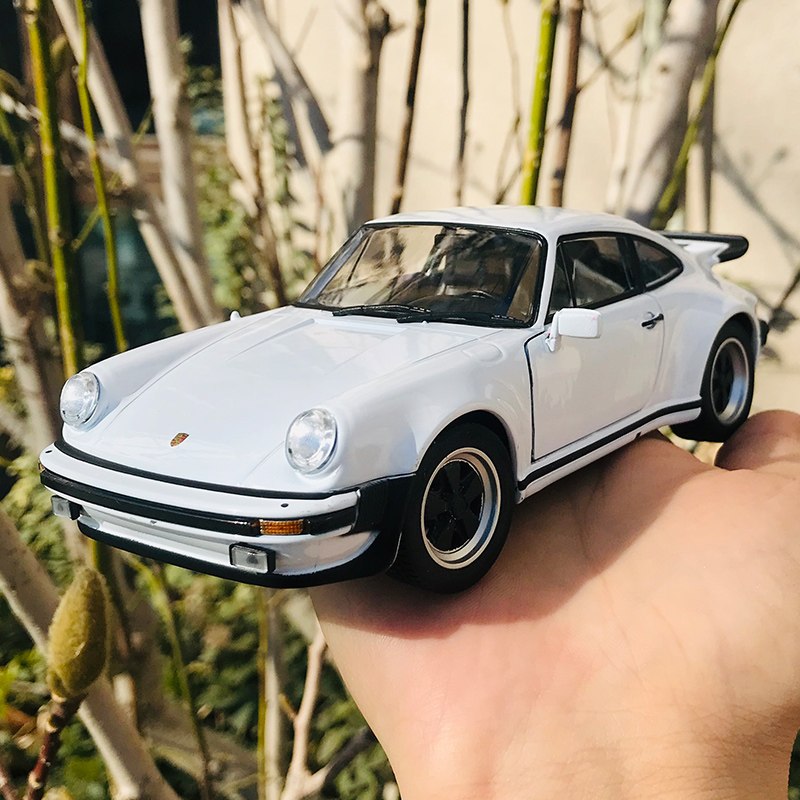 WELLY 1:24 1974 Porsche 911 Tu - огляд і ціна Model Kit Porsche 911