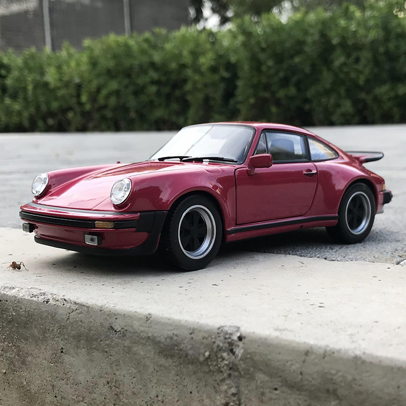 WELLY 1:24 1974 Porsche 911 Tu - огляд і ціна Model Kit Porsche 911