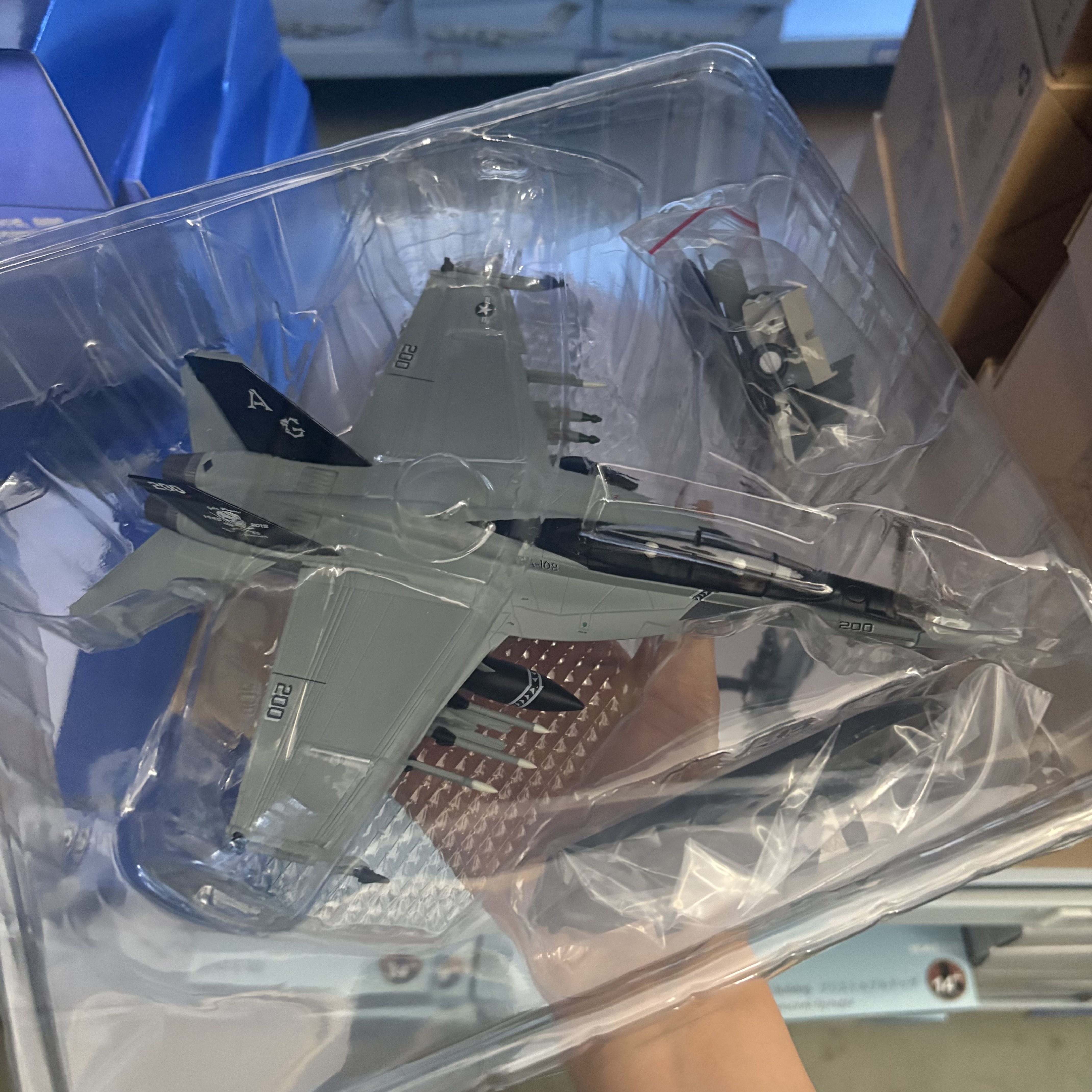 1/72 Scale U.S. F/A-18F Hornet - огляд і ціна Model Kit Store